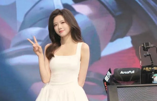 Nữ thần LPL lộ ảnh quá khứ, fan ngỡ ngàng dụi mắt không nhận ra