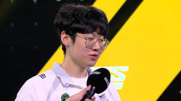 HLE Zeus gửi lời cảm ơn đến T1, nhưng hứa hẹn sẽ đánh bại họ