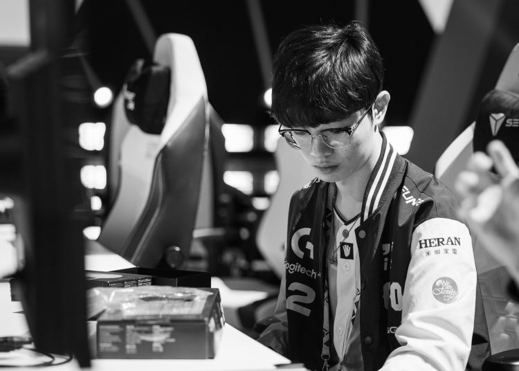 Esports World Cup 2025: CFO Vấp Ngã Trước MKOI, Fly Quest Dễ Dàng Đánh Bại FURIA