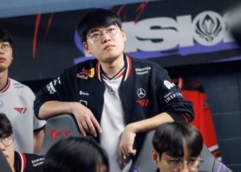 Gumayusi “quay xe” bất ngờ: “Yunara không được tích sự gì” khi livestream thử tướng mới