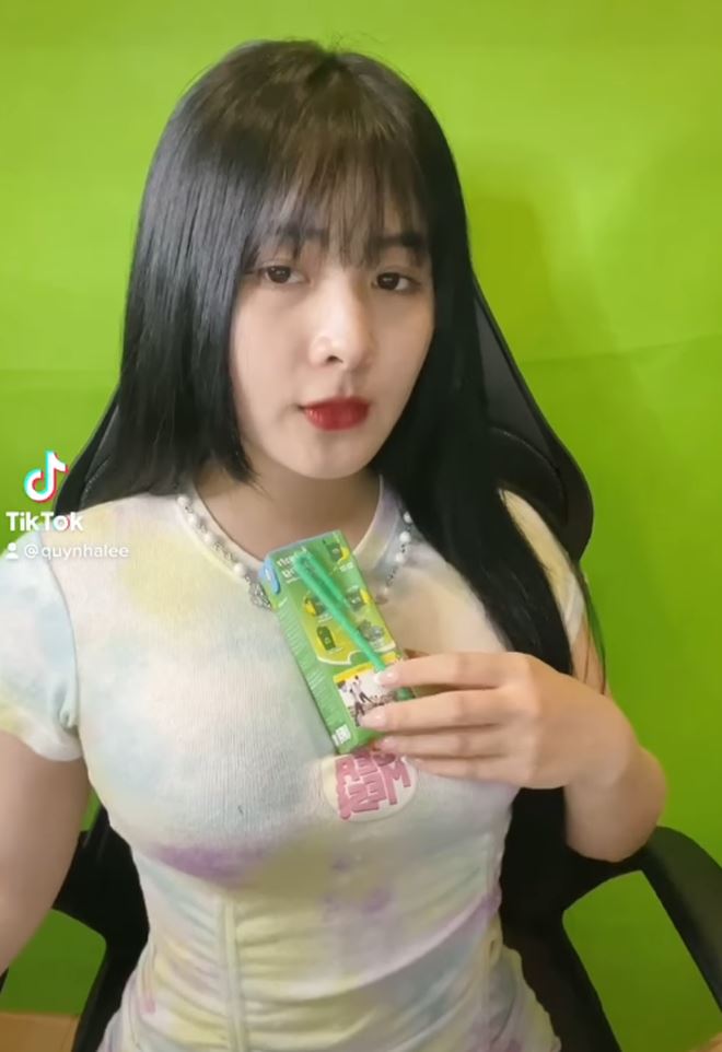 Hot girl ngoại quốc flex vóc dáng với 