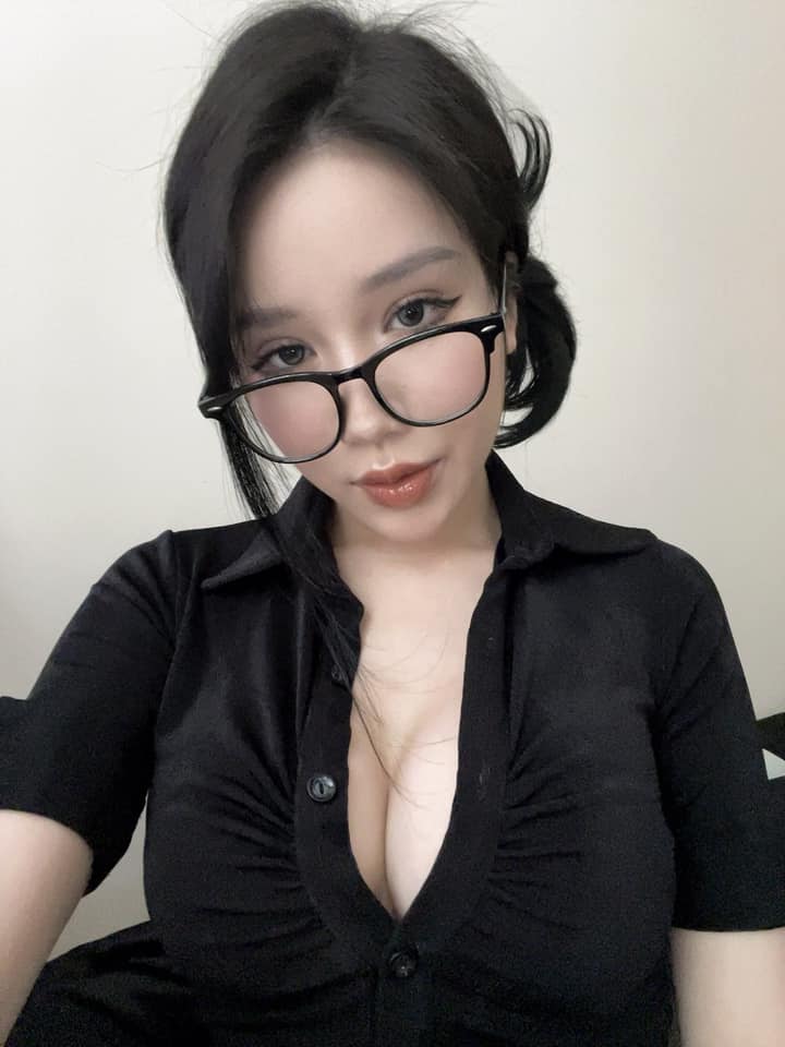 Streamer phú bà tương tác lại với tình cũ Zeros, Streamer phú bà tương tác lại với tình cũ Zeros,