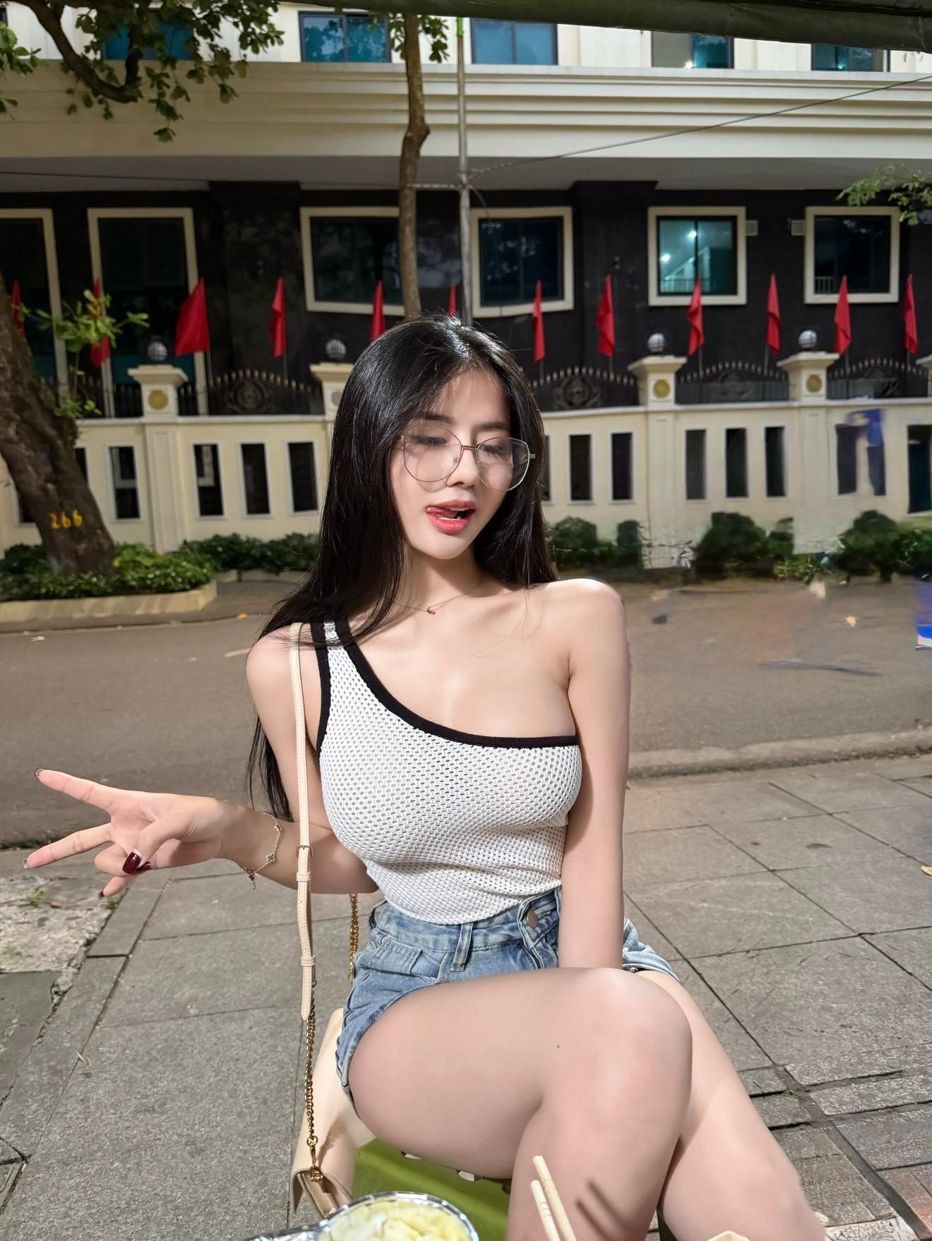 Diện bikini khoe dáng nuột, hot girl Nhung Lora khiến fan nam chỉ muốn Diện bikini khoe dáng nuột, hot girl Nhung Lora khiến fan nam chỉ muốn