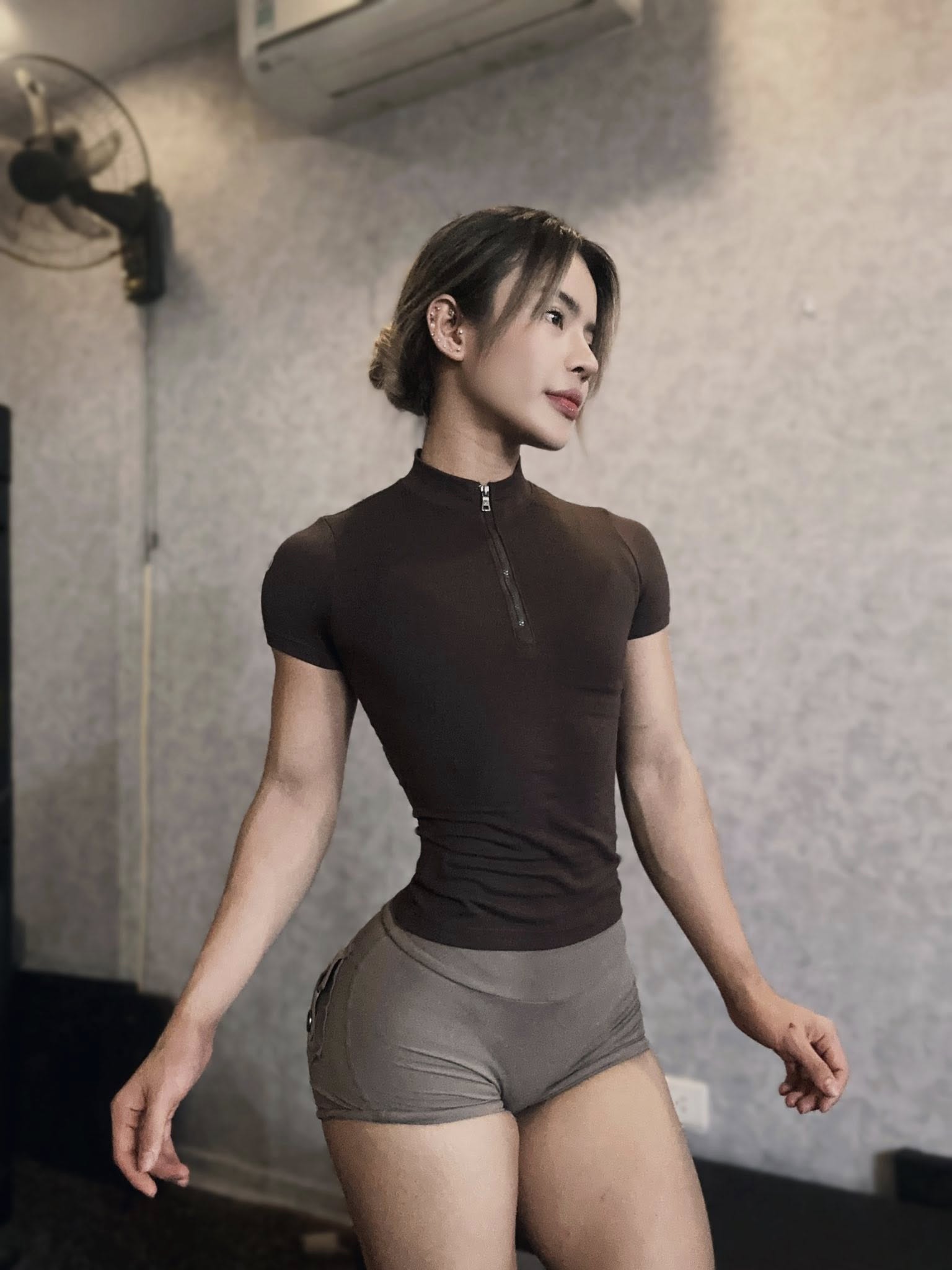 CĐM ngỡ ảnh AI, nữ gymer sở hữu vòng 3 gần một mét đọc hẳn địa chỉ cho ai muốn xem trực tiếp- Ảnh 2.