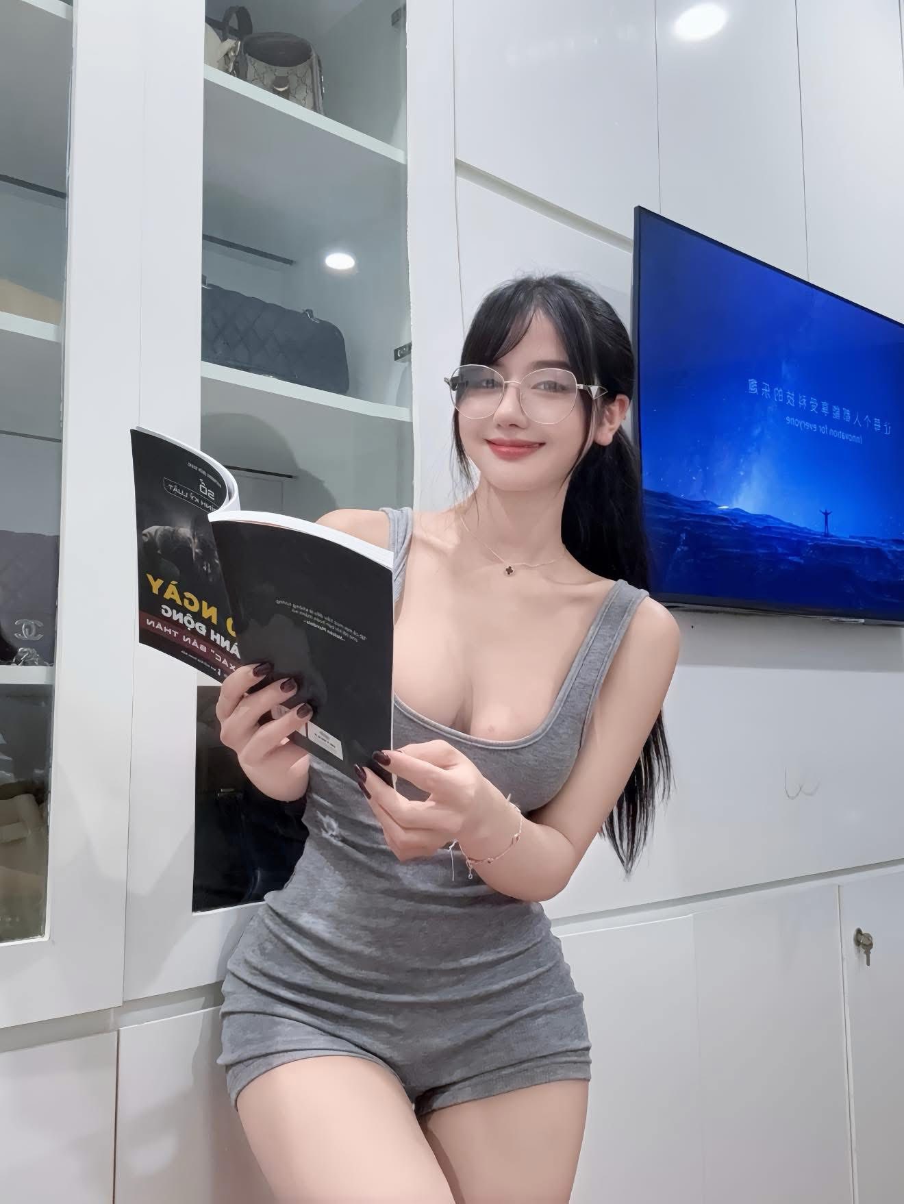 Diện bikini khoe dáng nuột, hot girl Nhung Lora khiến fan nam chỉ muốn Diện bikini khoe dáng nuột, hot girl Nhung Lora khiến fan nam chỉ muốn