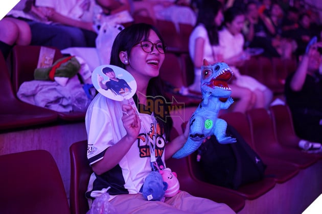 VCS LMHT 2025: Bùng Nổ Bầu Không Khí Offline Trong Ngày Thi Đấu Bán Kết 20