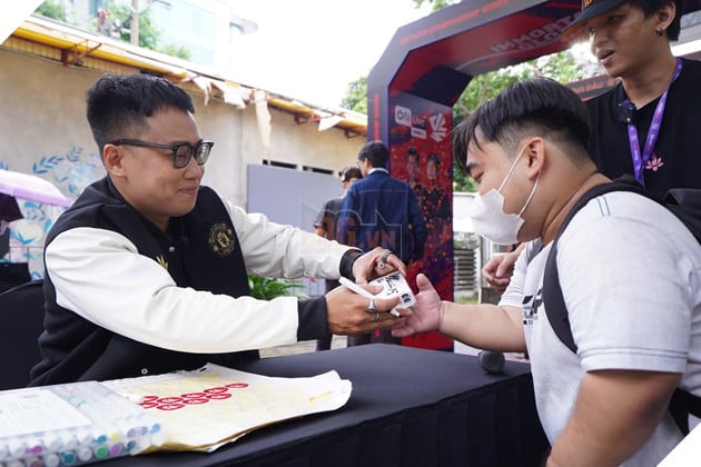 BLV Hoàng Luân rất vui khi có mặt tại Hoa Linh Kỳ Hội