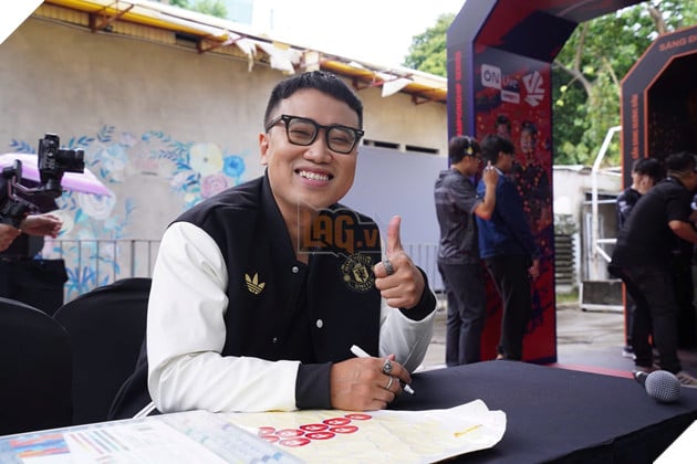 Bình luận viên Hoàng Luân có mặt tại Offline Hoa Linh Kỳ Hội