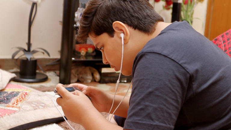 Bị mẹ mắng vì nghiện game, cậu bé 14 tuổi làm điều dại dột- Ảnh 2.