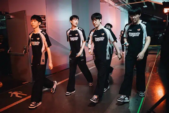 Anyone’s Legend (AL) đè bẹp BLG, tiến thẳng vào Chung kết nhánh thua với T1 ở MSI 2025 Anyone’s Legend (AL) đè bẹp BLG, tiến thẳng vào Chung kết nhánh thua với T1 ở MSI 2025