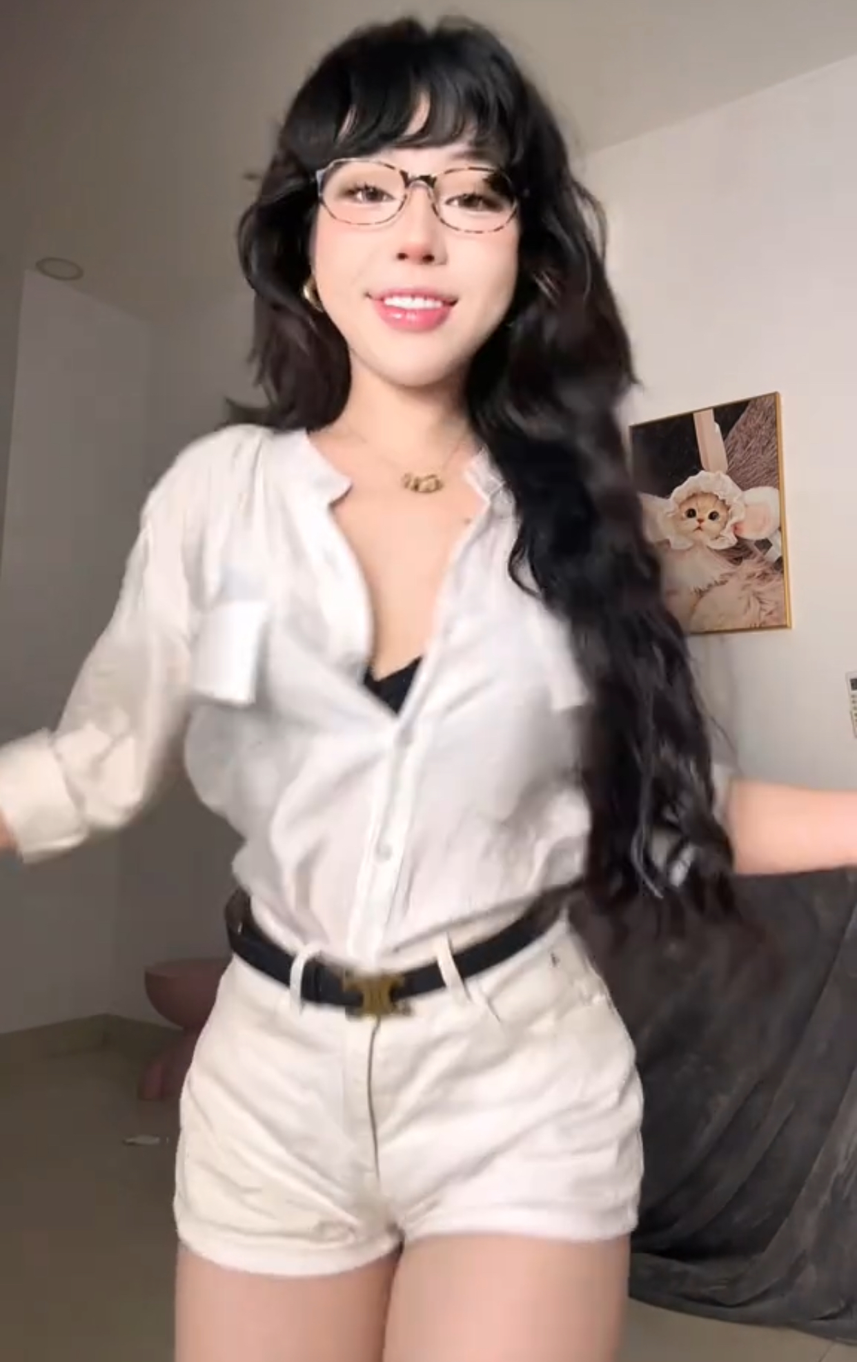 Lên clip, hành động táo bạo của Bảo Khuyên khiến fan 