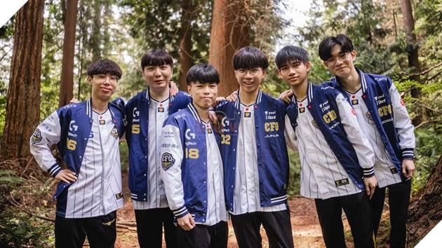 CFO đã tặng cho khán giả hơn 1000 miếng gà rán trong trận đối đầu T1