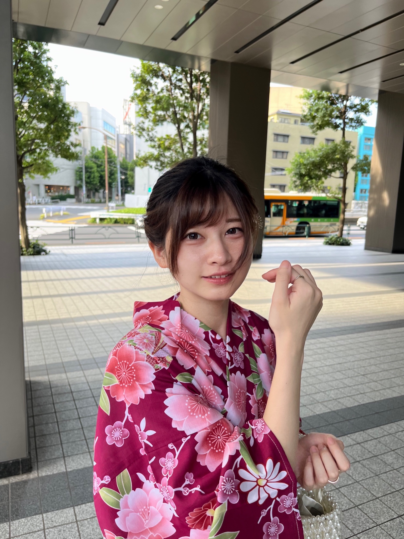 Cô gái văn phòng hot nhất lúc này, hút 74 triệu view, hàng nghìn người đàn ông xin cưới- Ảnh 5.