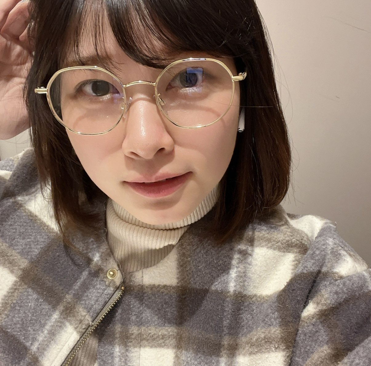 Cô gái văn phòng hot nhất lúc này, hút 74 triệu view, hàng nghìn người đàn ông xin cưới- Ảnh 2.