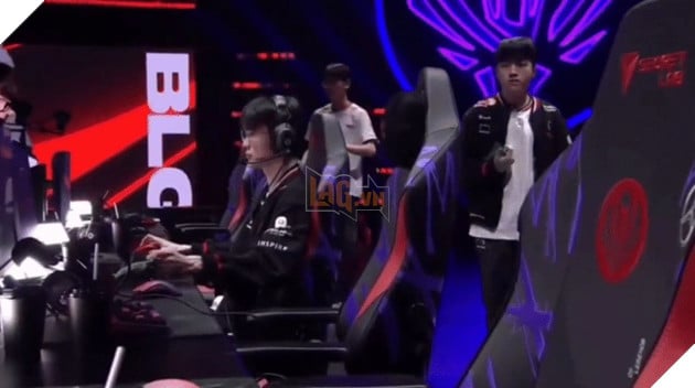 LMHT: Chỉ vài giây nhưng hình ảnh của Faker lại khiến nhiều người không khỏi bồi hồi