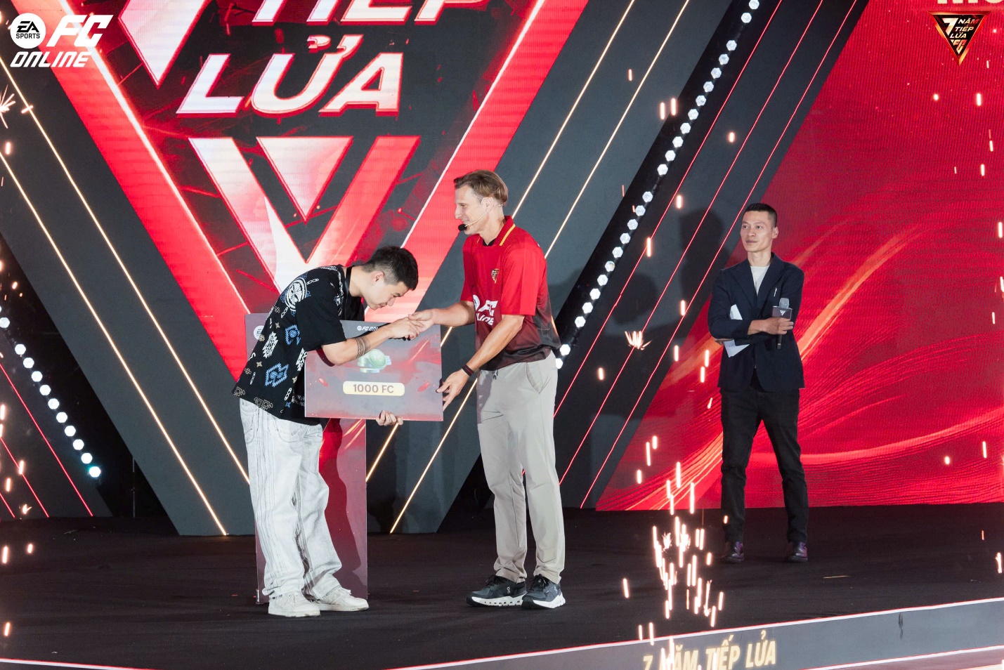 FC online mừng sinh nhật với danh thủ Diego Forlan- Ảnh 4.