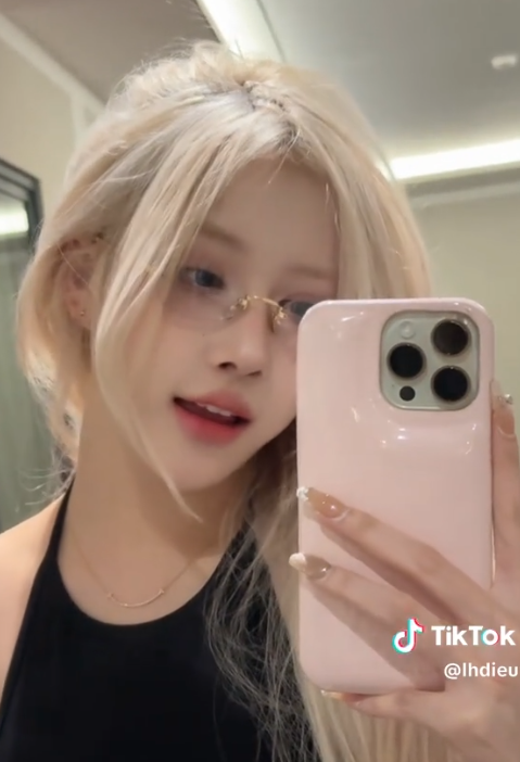 Nhan sắc quá xinh đẹp, hot girl 