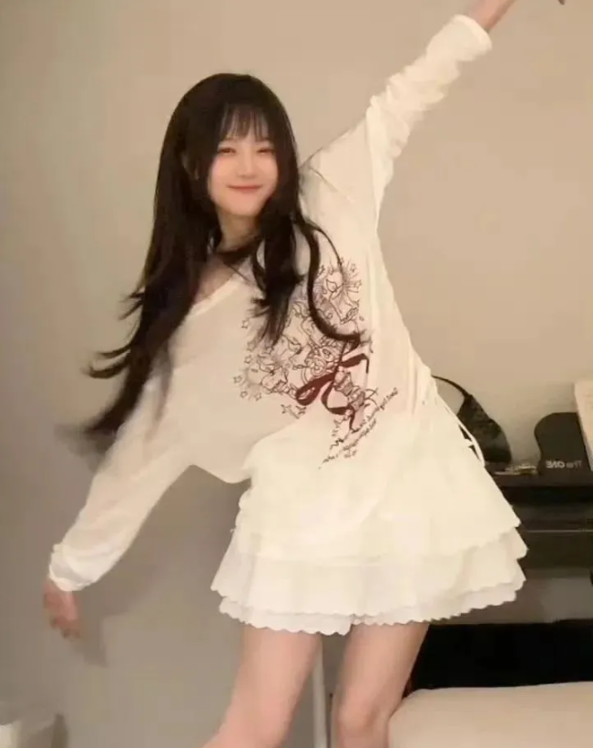 Nữ thần LPL lộ ảnh quá khứ, fan ngỡ ngàng dụi mắt không nhận ra- Ảnh 5. Nữ thần LPL lộ ảnh quá khứ, fan ngỡ ngàng dụi mắt không nhận ra- Ảnh 5.