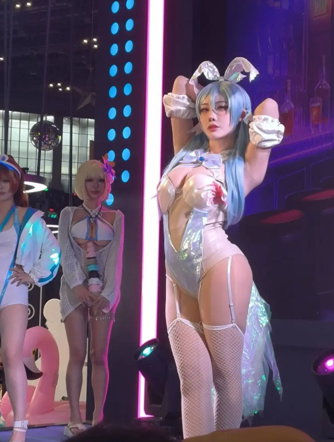 Ngợp thở trước nhan sắc của nữ coser Ngợp thở trước nhan sắc của nữ coser