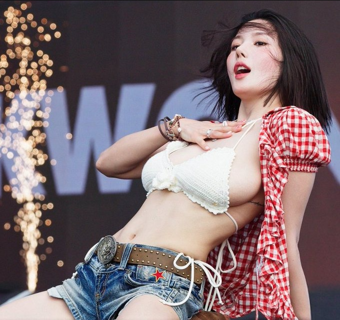 Cosplay nữ thần Waterbomb đang viral, Cosplay nữ thần Waterbomb đang viral,