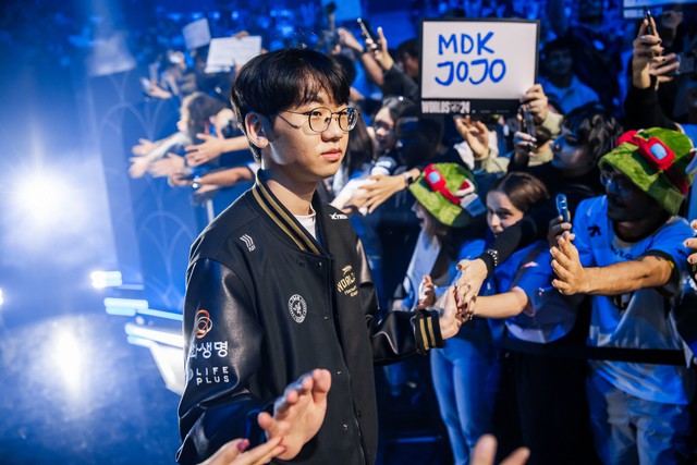 Lập thành tích lịch sử MSI, sao T1 nhận được vô vàn lời khen ngợi- Ảnh 3. Lập thành tích lịch sử MSI, sao T1 nhận được vô vàn lời khen ngợi- Ảnh 3.