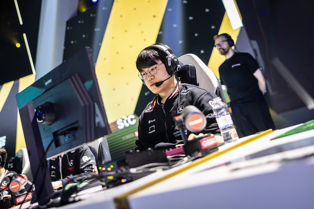 Chiến thắng chóng vánh nhưng T1 vẫn trở thành Chiến thắng chóng vánh nhưng T1 vẫn trở thành