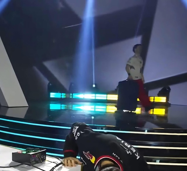 Chiến thắng chóng vánh nhưng T1 vẫn trở thành Chiến thắng chóng vánh nhưng T1 vẫn trở thành