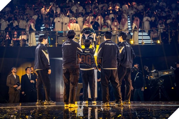 Esports World Cup 2025: GEN.G Lua Chon HLE, T1 Va AG.AL Dap Vao Cup Vo Dich GEN.G nối dài chuỗi bất bại với chức vô địch EWC 2025