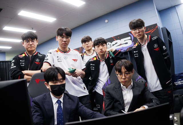 Gumayusi có lần thứ hai liên tiếp đánh dấu cột mốc quan trọng của T1- Ảnh 1. Gumayusi có lần thứ hai liên tiếp đánh dấu cột mốc quan trọng của T1- Ảnh 1.