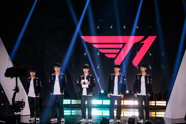 T1 tiến vào Bán kết EWC 2025 nhưng tâm điểm lại là 
