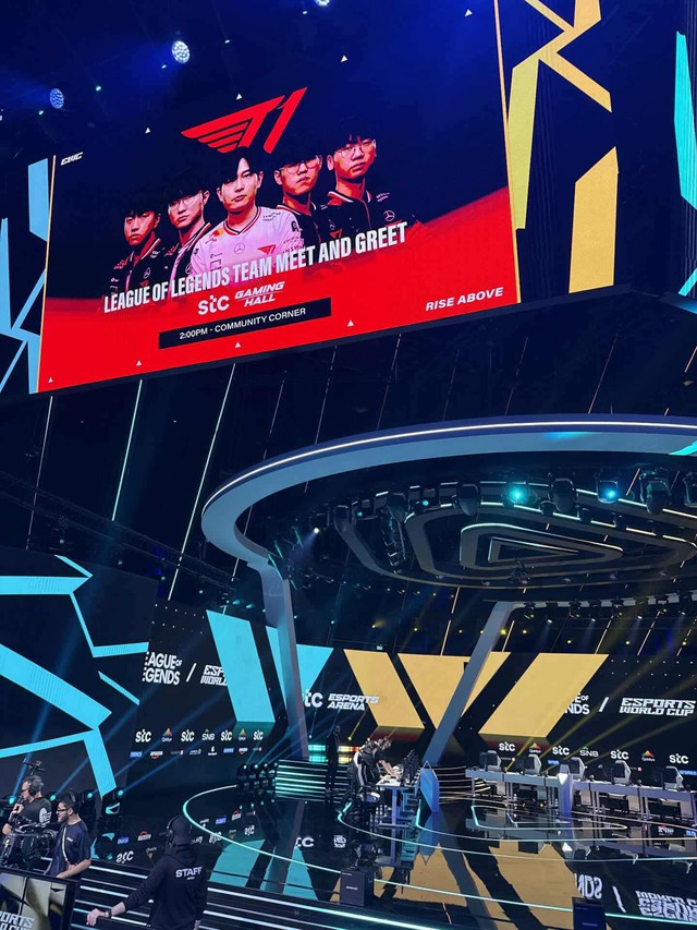 T1 tiến vào Bán kết EWC 2025 nhưng tâm điểm lại là 