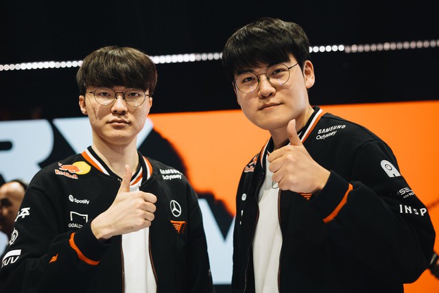 T1 phá hàng loạt T1 phá hàng loạt