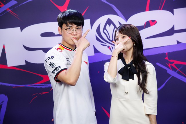 T1 phá hàng loạt T1 phá hàng loạt