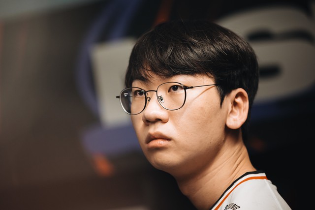 T1 phá hàng loạt T1 phá hàng loạt