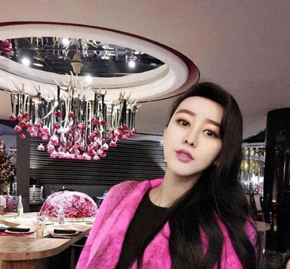 30 tỷ, 8 năm phẫu thuật, làm đám cưới với bác sĩ thẩm mỹ, số phận hot girl xinh đẹp nay ra sao?- Ảnh 7. 30 tỷ, 8 năm phẫu thuật, làm đám cưới với bác sĩ thẩm mỹ, số phận hot girl xinh đẹp nay ra sao?- Ảnh 7.