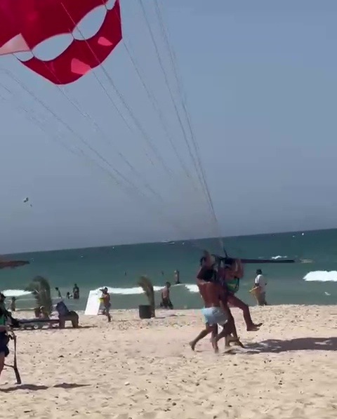 Chơi dù lượn, người phụ nữ 52 tuổi bị thanh niên 20 tuổi tấn công tình dục ở độ cao 30 mét- Ảnh 4.