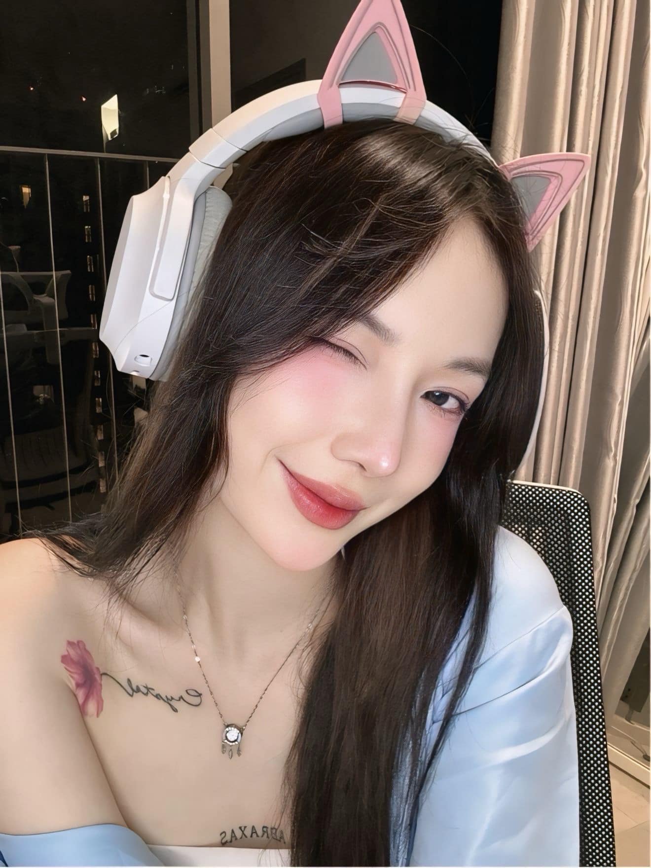 Nửa năm mới online, nữ streamer Nửa năm mới online, nữ streamer