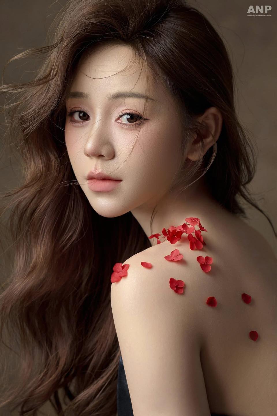 Quỳnh Kool diện nội y, khoe trọn lưng trần trong bộ ảnh Quỳnh Kool diện nội y, khoe trọn lưng trần trong bộ ảnh