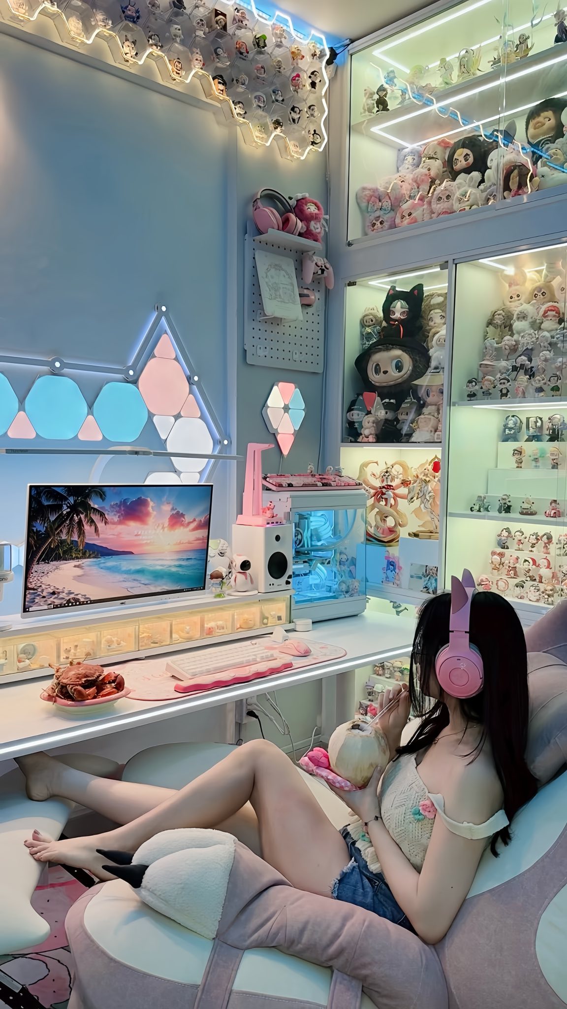 Hot girl khoe decor góc gaming đẳng cấp, Hot girl khoe decor góc gaming đẳng cấp,