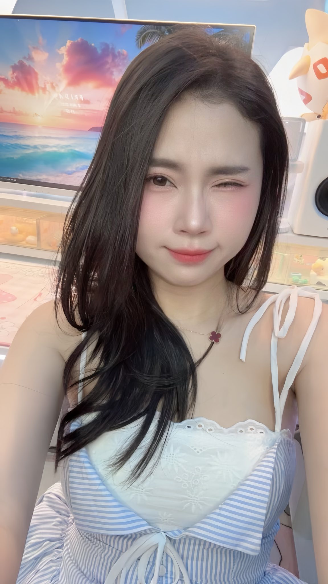 Hot girl khoe decor góc gaming đẳng cấp, Hot girl khoe decor góc gaming đẳng cấp,