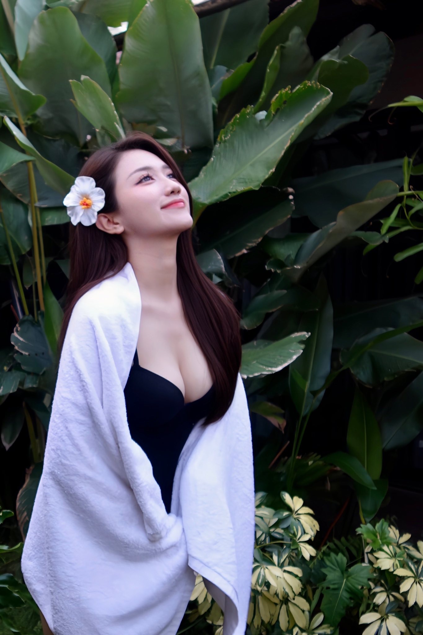 Không chỉ rạng rỡ trên sóng truyền hình, nhan sắc đời thường của nữ MC còn gây Không chỉ rạng rỡ trên sóng truyền hình, nhan sắc đời thường của nữ MC còn gây