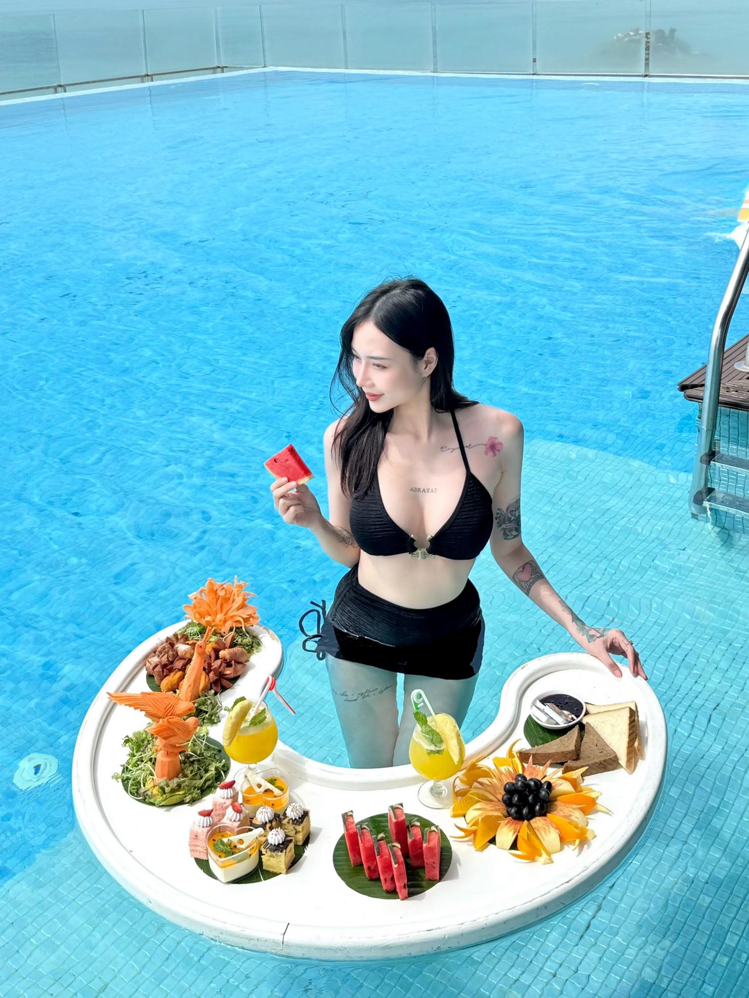 Nửa năm mới online, nữ streamer Nửa năm mới online, nữ streamer