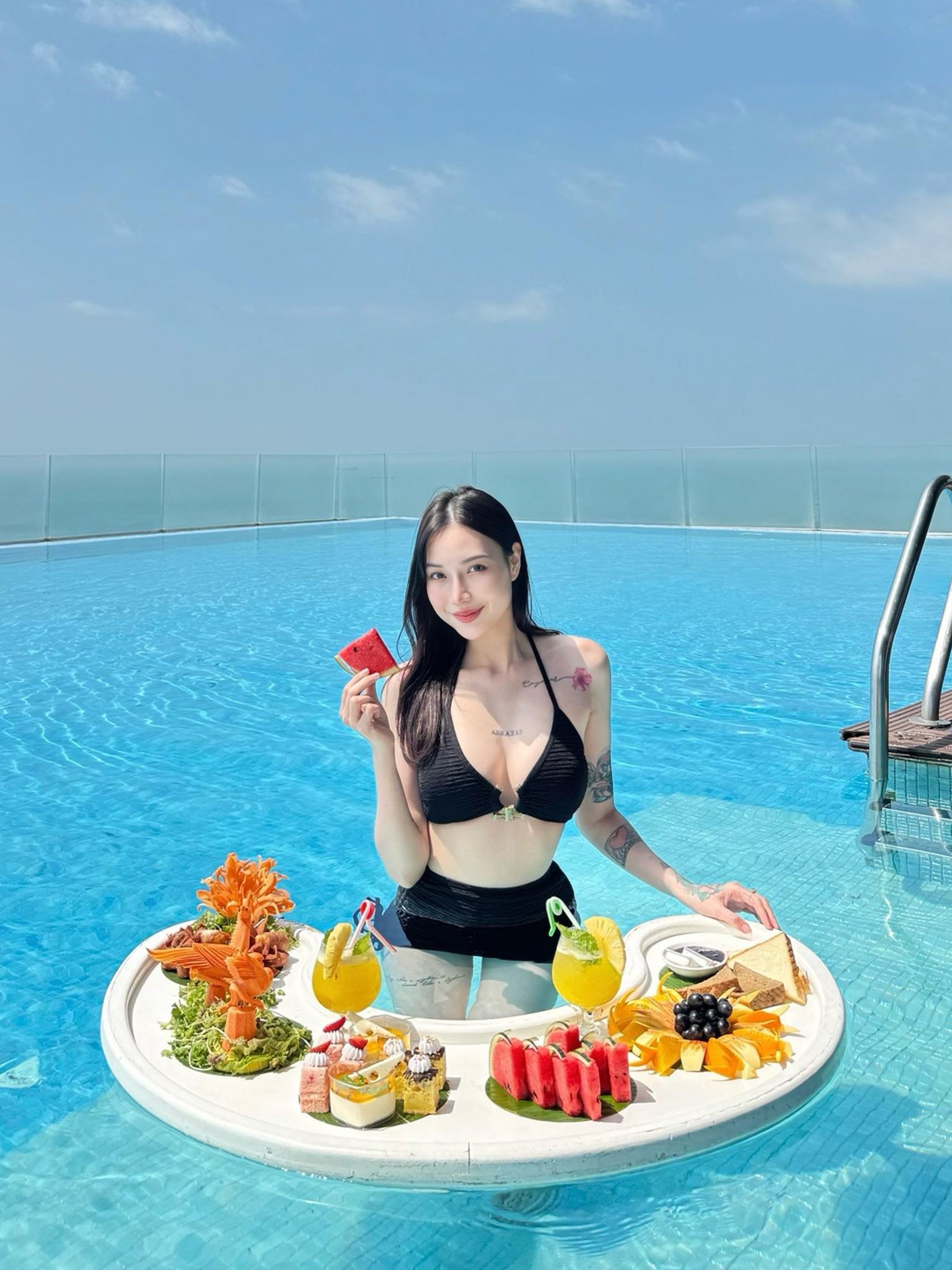 Nửa năm mới online, nữ streamer Nửa năm mới online, nữ streamer