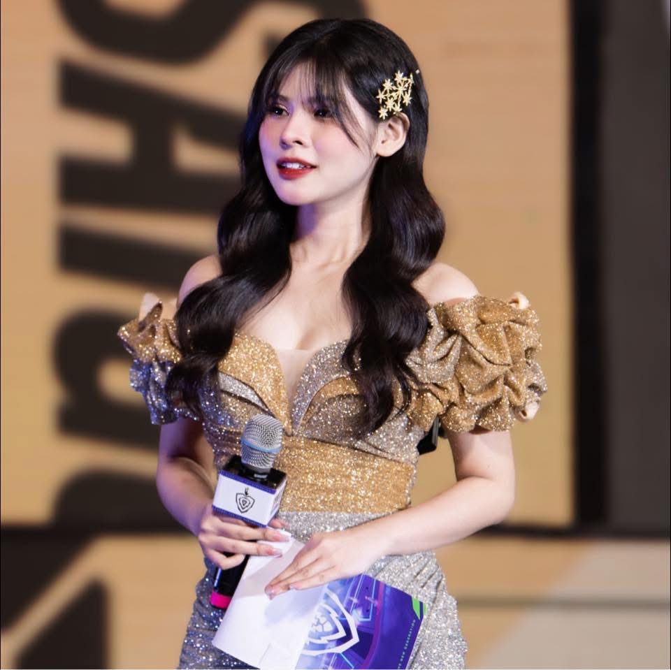 Dân tình ngỡ ngàng trước màn Dân tình ngỡ ngàng trước màn