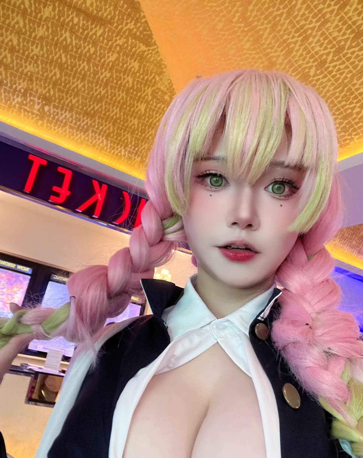 photo-1756198354377 photo-1756198354377