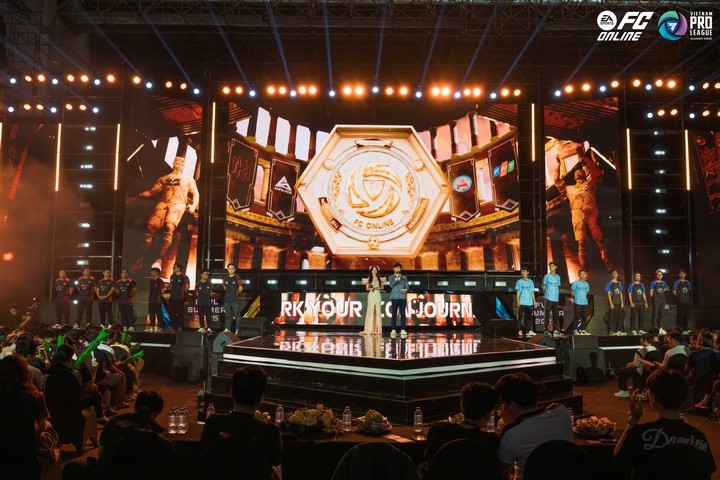 CHUNG KẾT FVPL SUMMER 2025: BỐN ĐỘI TRANH TÀI - KHÁN GIẢ CUỒNG NHIỆT CÙNG FC ONLINE!