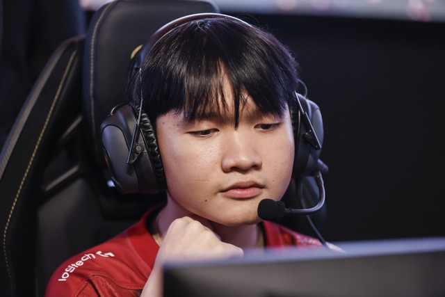 BLV Hoàng Luân bất ngờ 