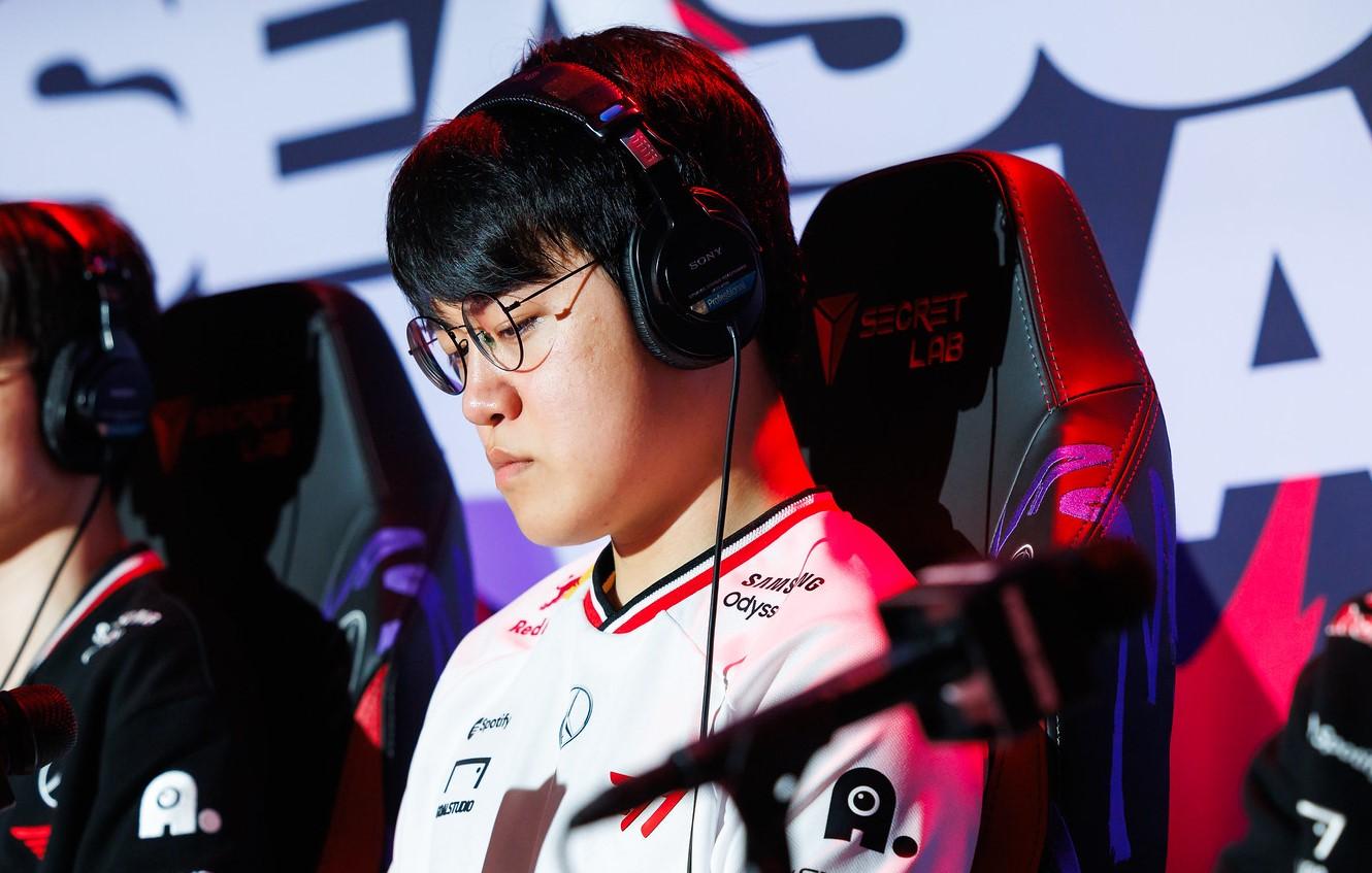 Antifan Gumayusi gửi vòng hoa đến trụ sở T1- Ảnh 2.