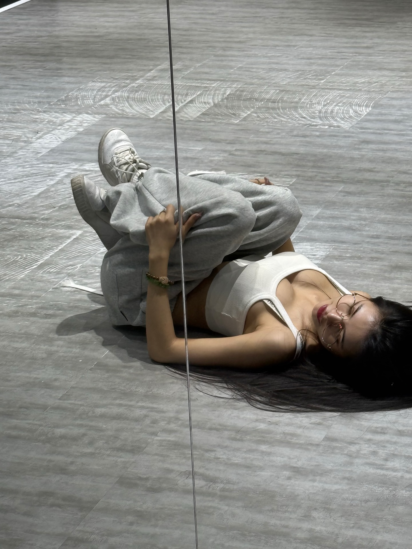 Cô liền tung ra hai bộ ảnh đầy hút mắt như để Cô liền tung ra hai bộ ảnh đầy hút mắt như để