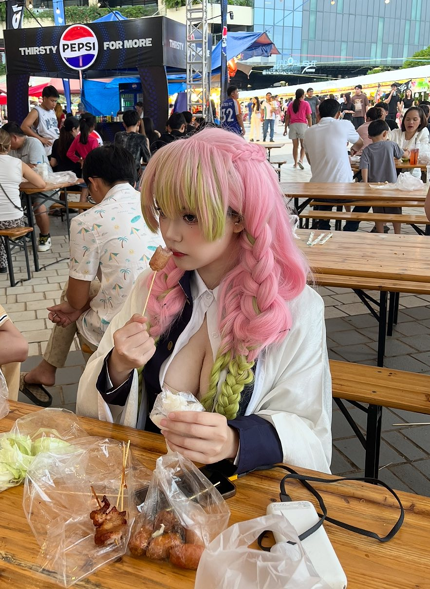 photo-1756198599702 photo-1756198599702